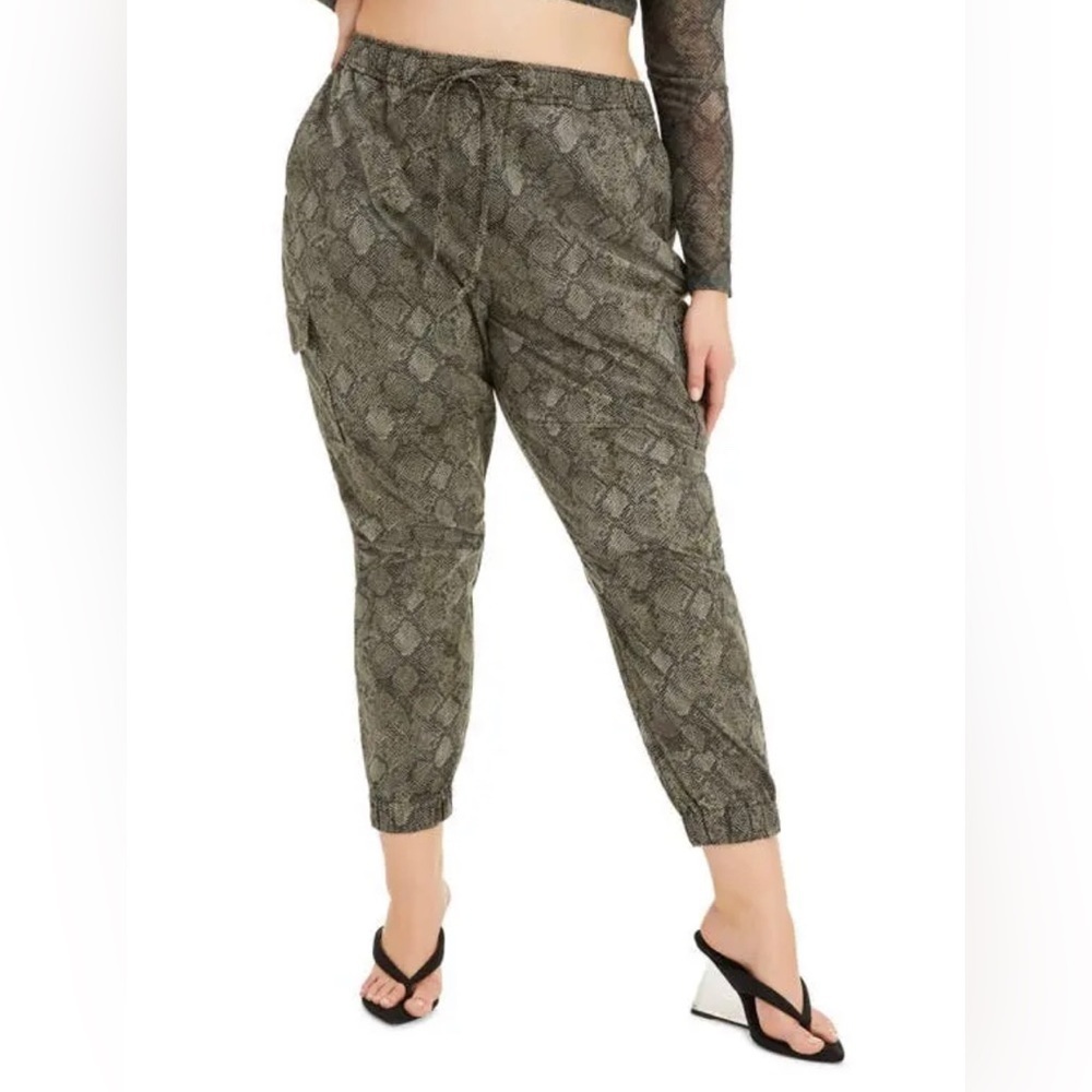 Good American snake print cargo joggers size 4X